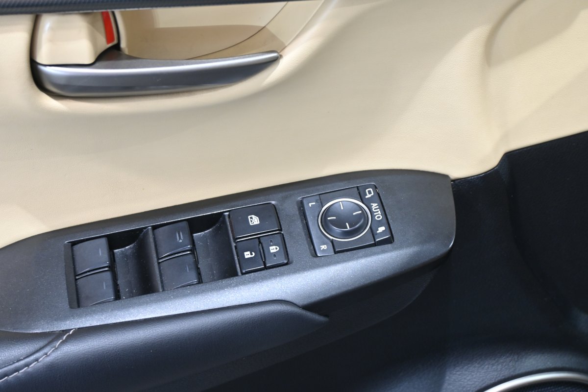 Foto Lexus NX 30