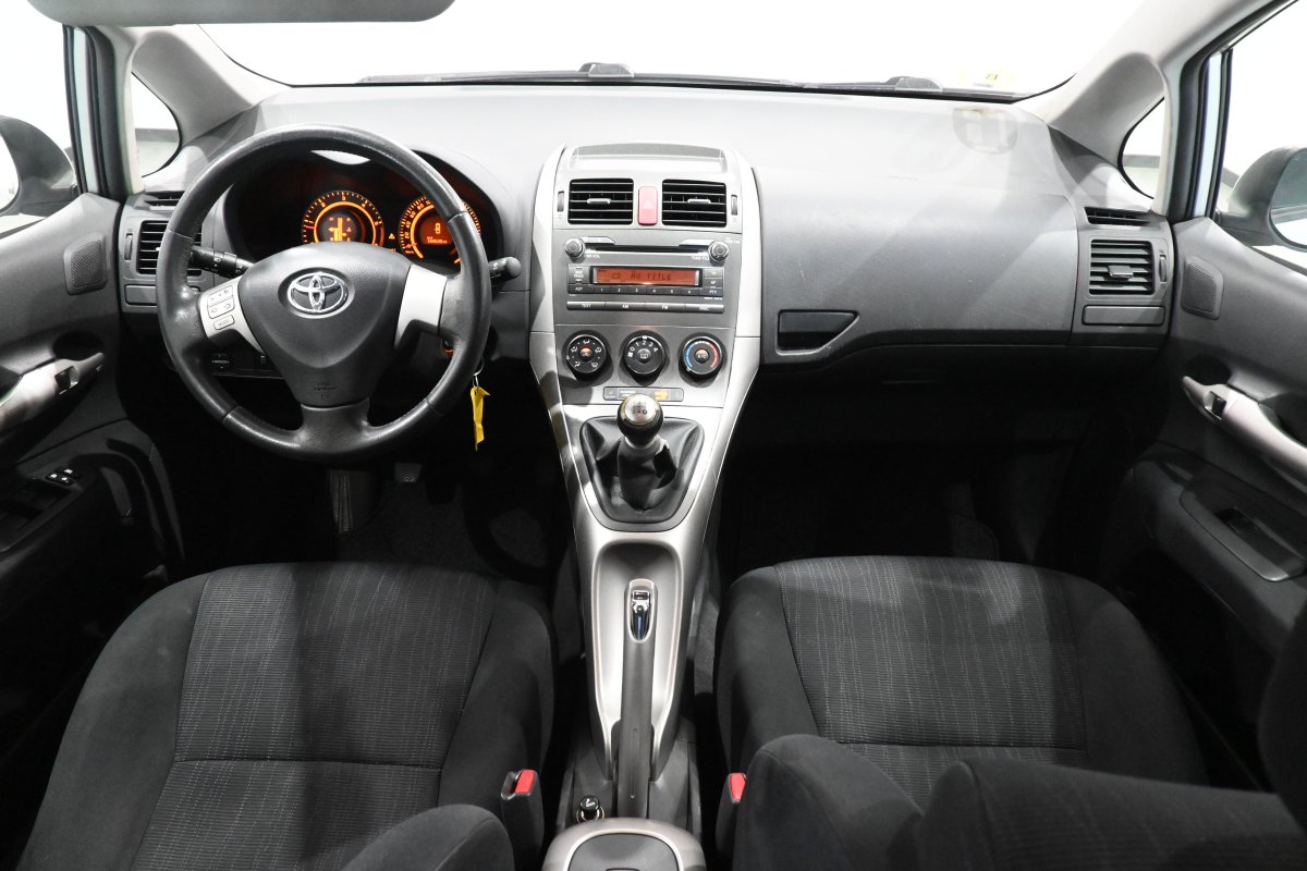 Foto Toyota Auris 13