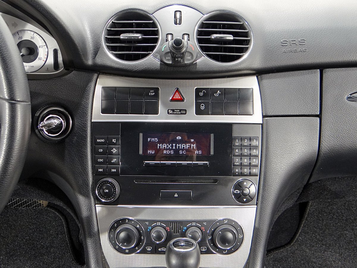 Foto Mercedes-Benz CLK 220 29