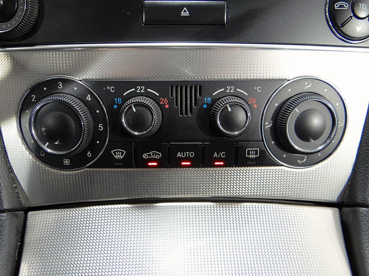 Foto Mercedes-Benz CLK 220 33