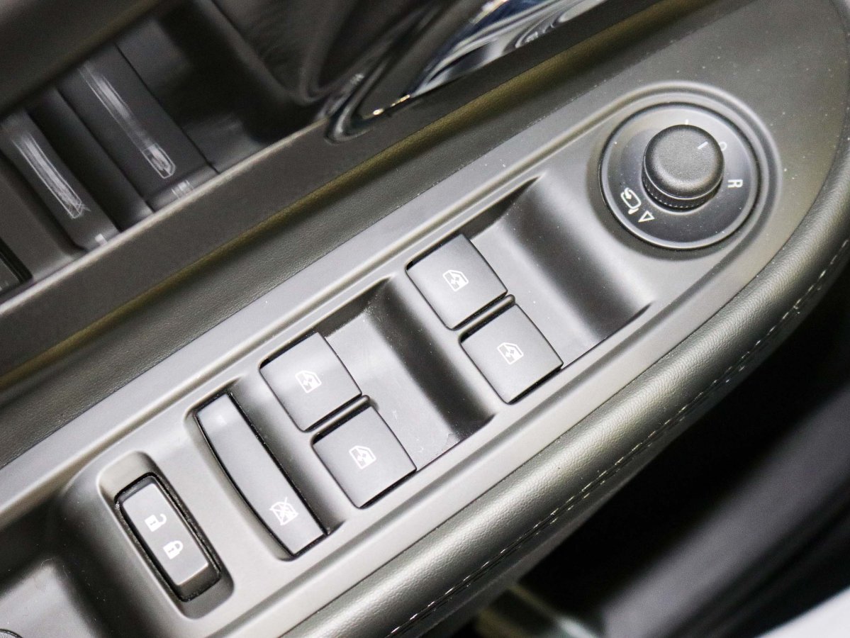 Foto Opel Mokka X 23