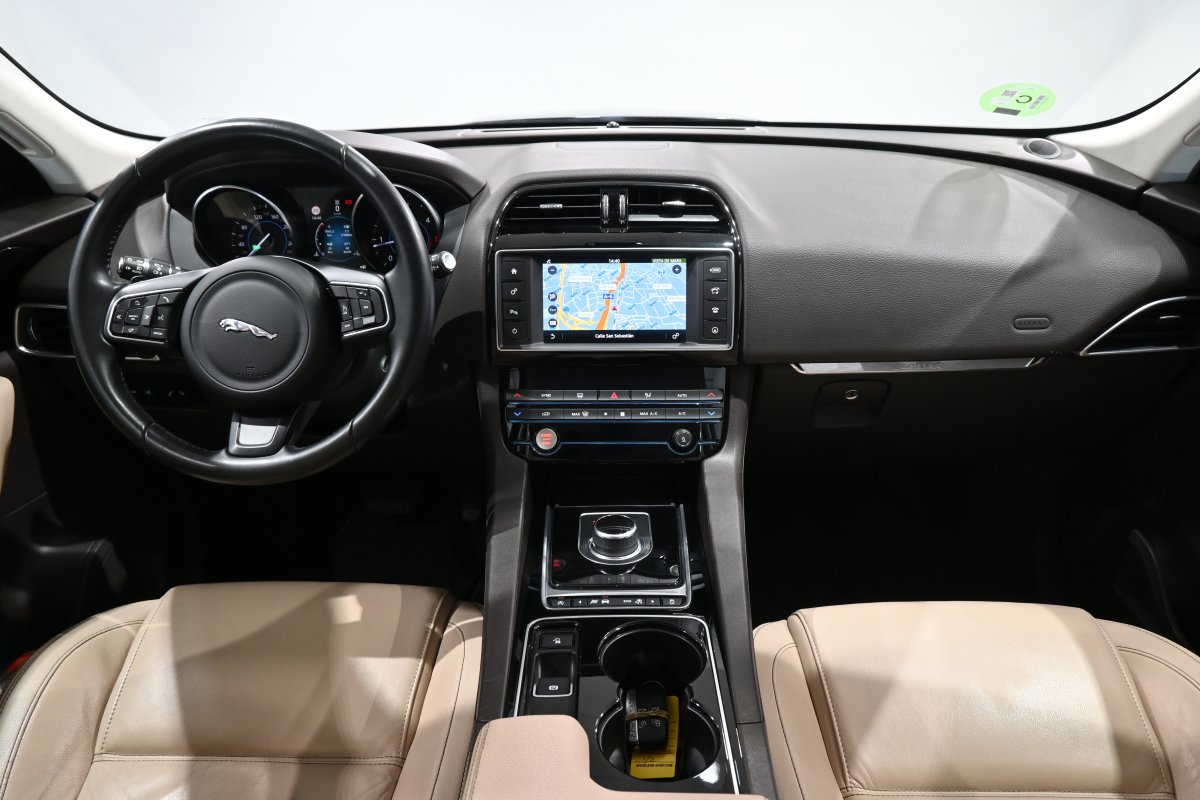 Foto Jaguar F-PACE 18