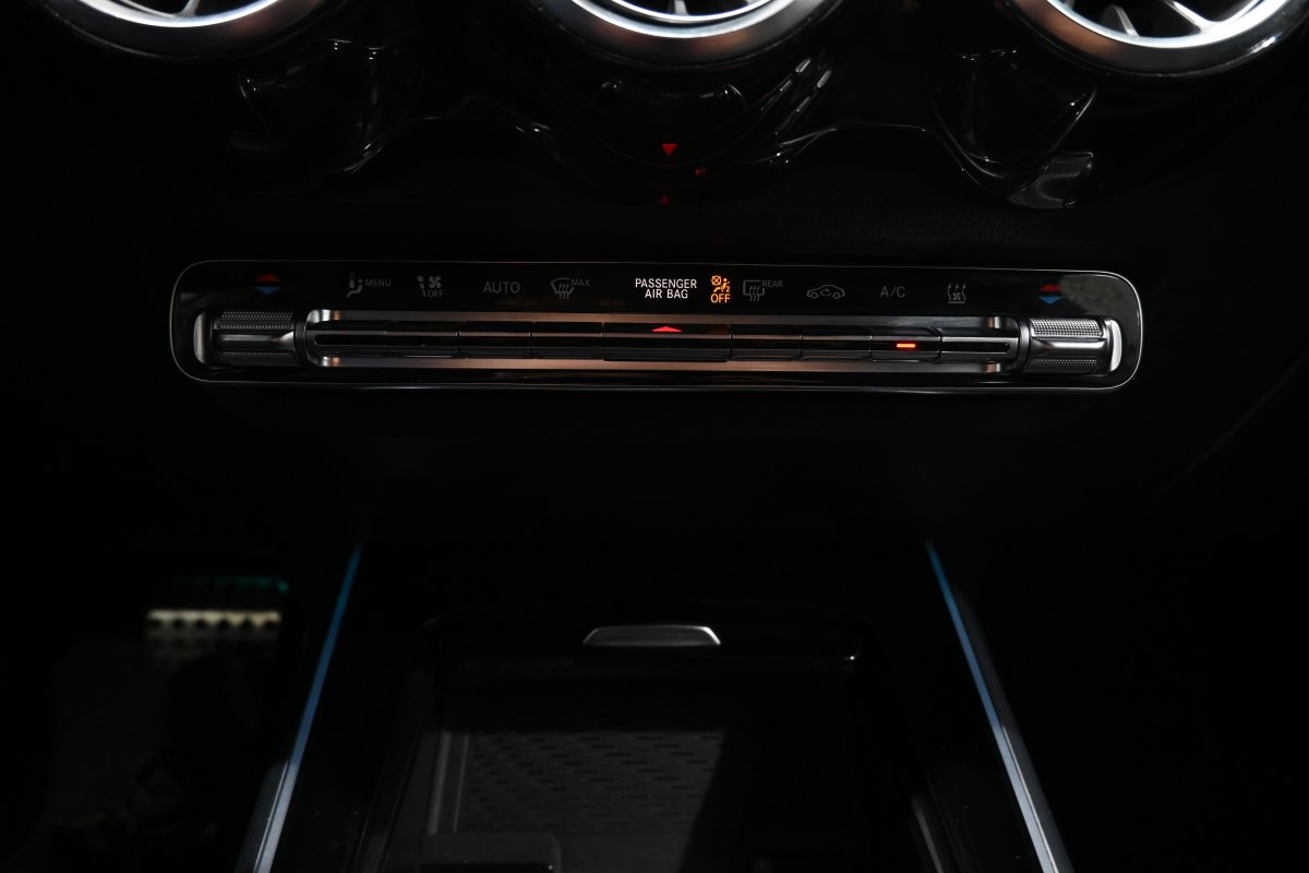 Foto Mercedes-Benz EQB 15