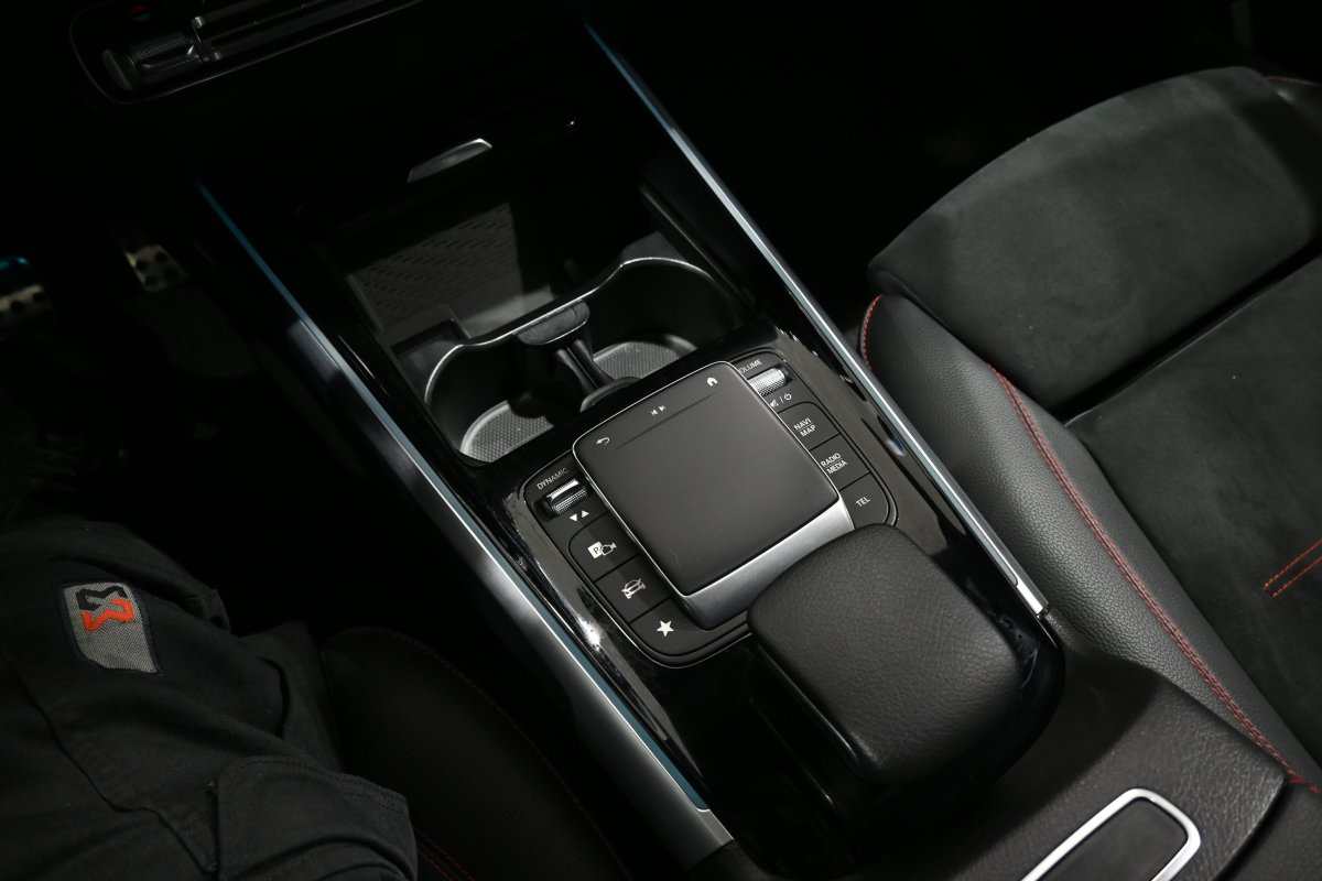 Foto Mercedes-Benz EQB 18