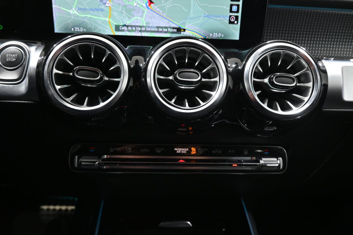 Foto Mercedes-Benz EQB 14