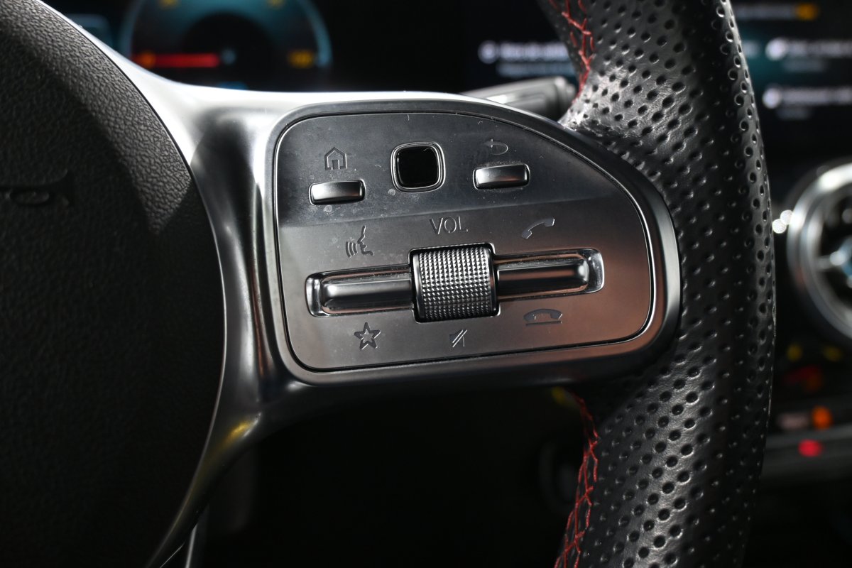 Foto Mercedes-Benz EQB 20