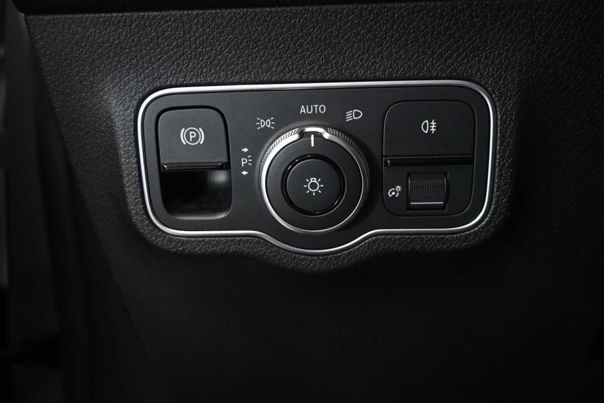 Foto Mercedes-Benz EQB 24