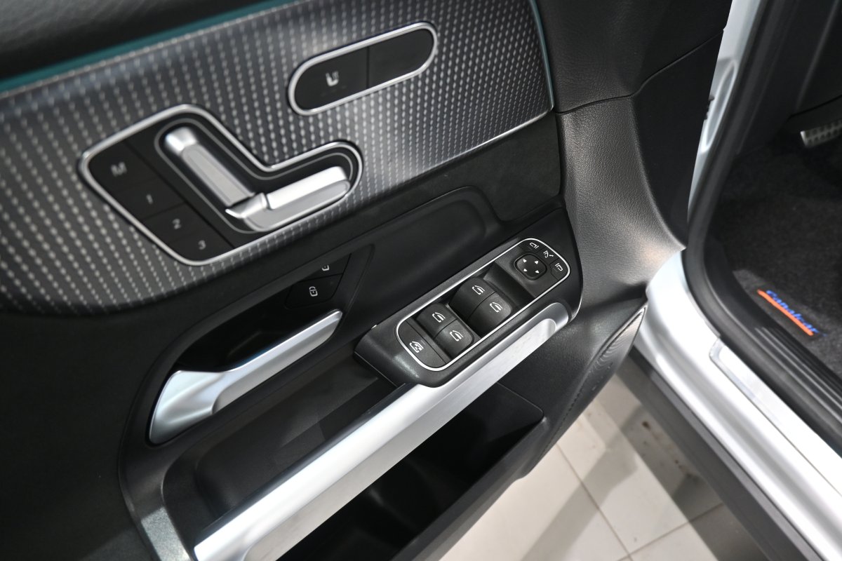 Foto Mercedes-Benz EQB 25