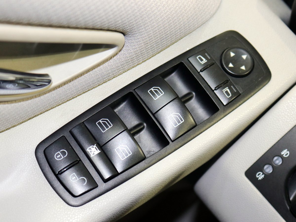 Foto Mercedes-Benz B 180 18