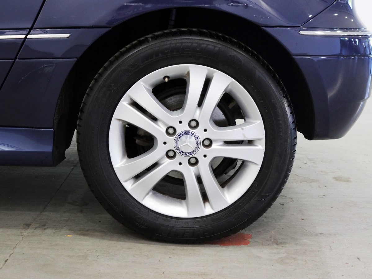 Foto Mercedes-Benz B 180 25