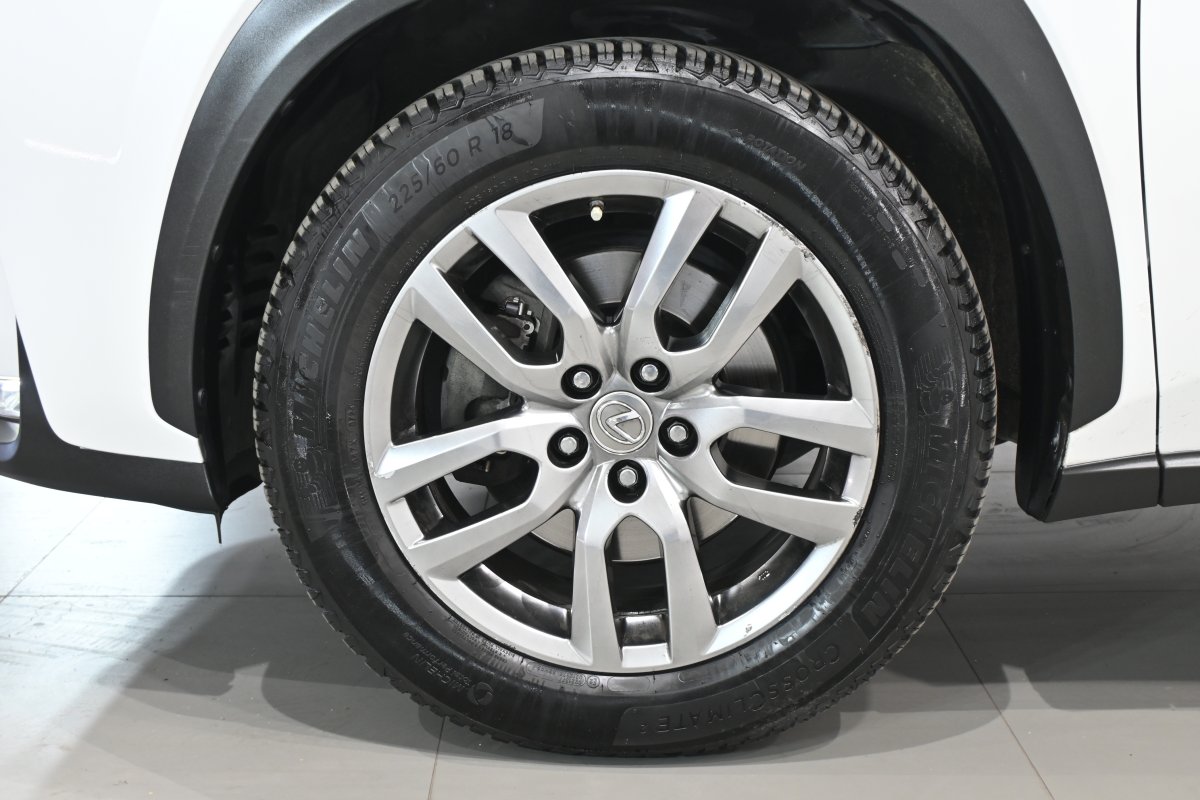 Foto Lexus NX 32