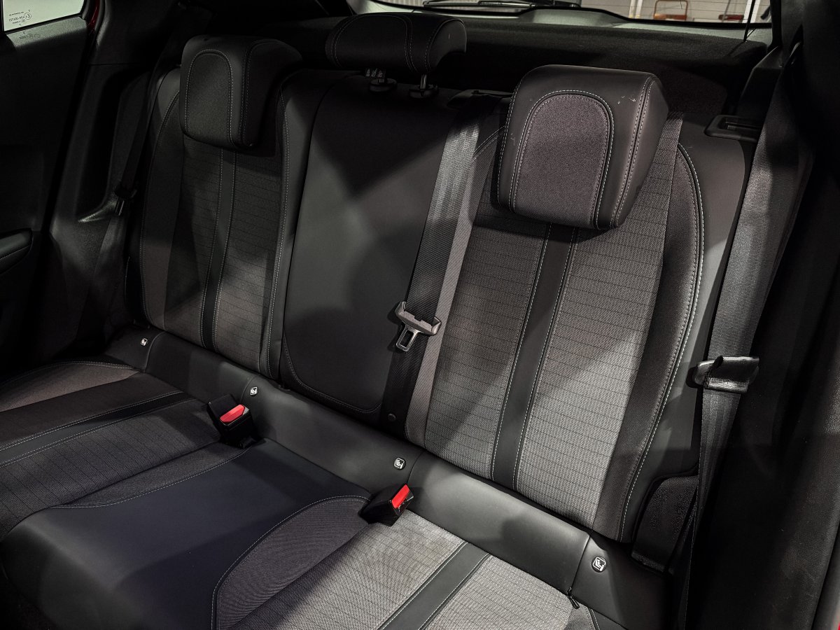 Foto Peugeot 2008 12