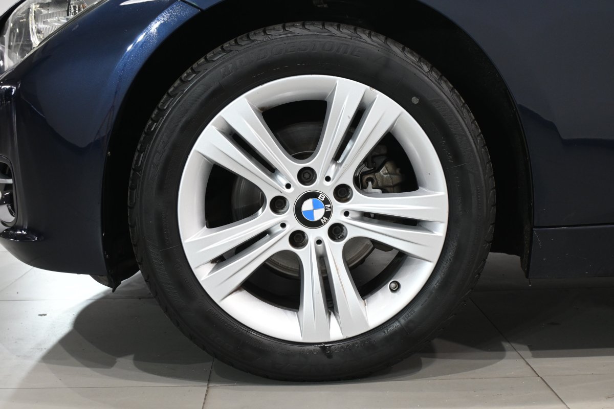 Foto Bmw 320iA 29