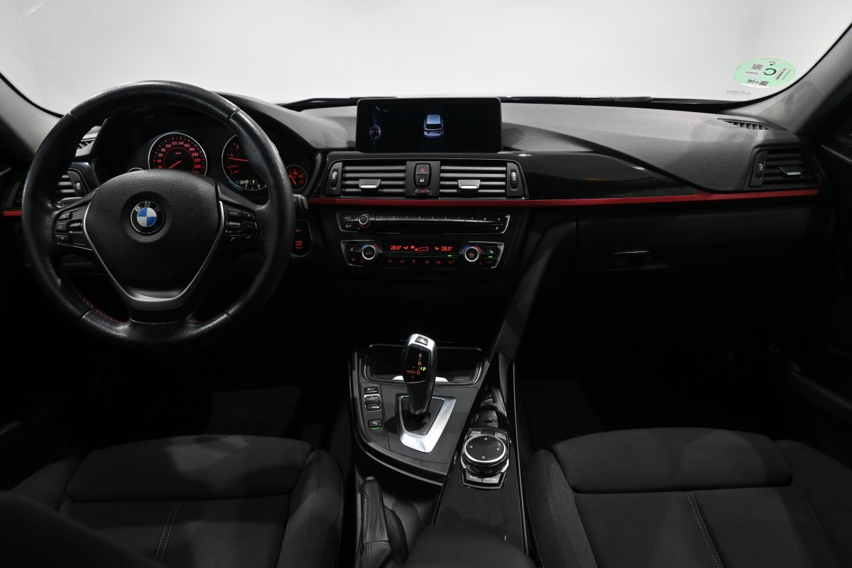 Foto Bmw 320iA 16