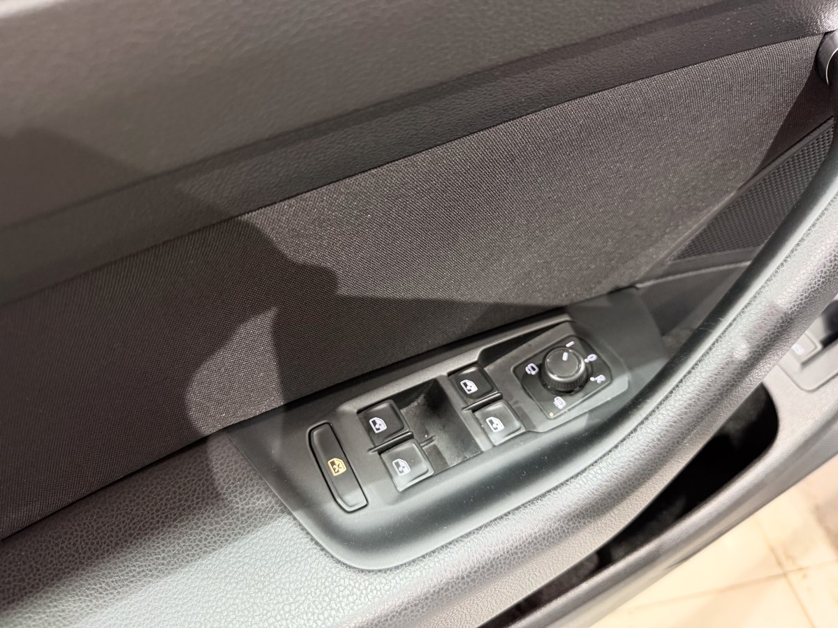 Foto Volkswagen Passat 26