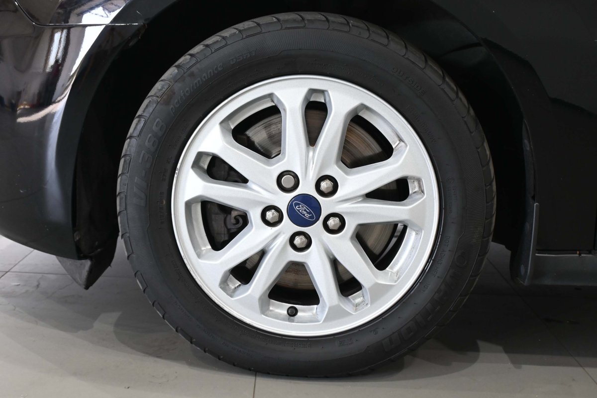 Foto Ford Grand 28