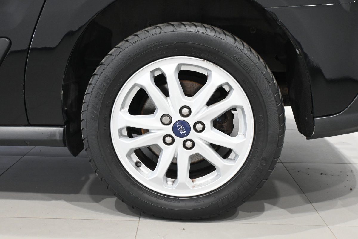 Foto Ford Grand 27
