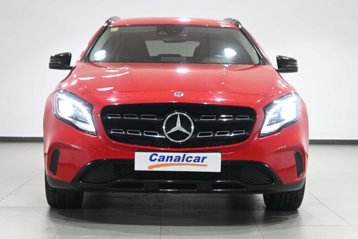 Foto Mercedes-Benz GLA 2