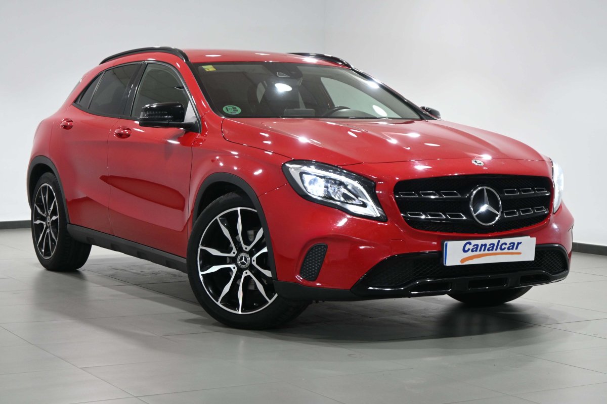 Foto Mercedes-Benz GLA 3