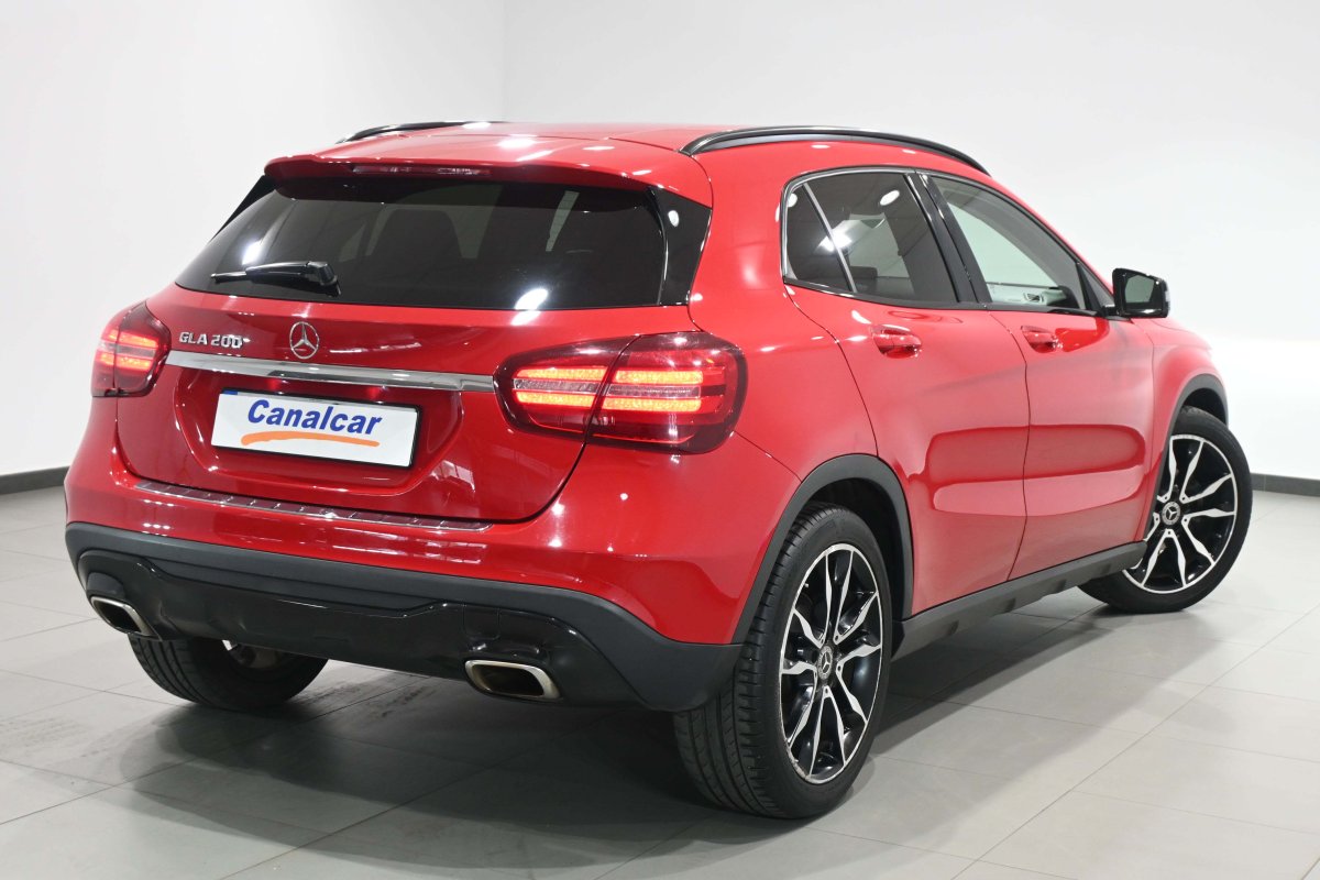Foto Mercedes-Benz GLA 4