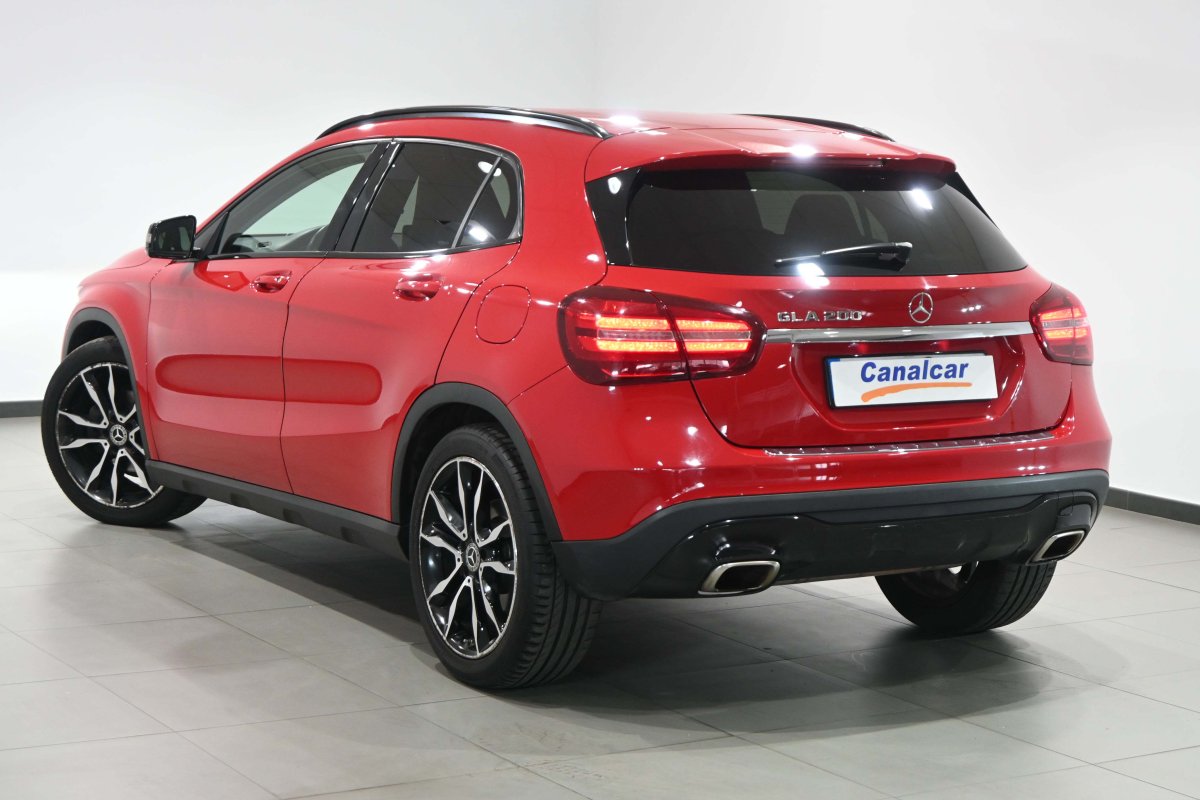 Foto Mercedes-Benz GLA 6