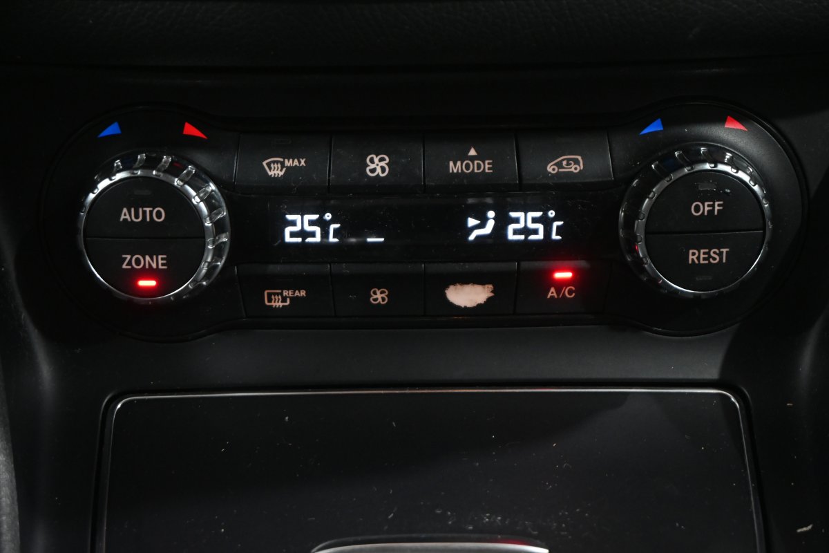 Foto Mercedes-Benz GLA 19