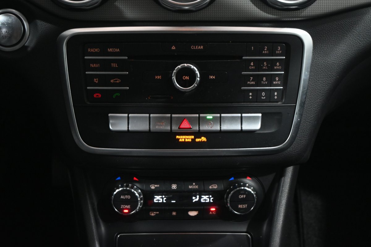 Foto Mercedes-Benz GLA 18