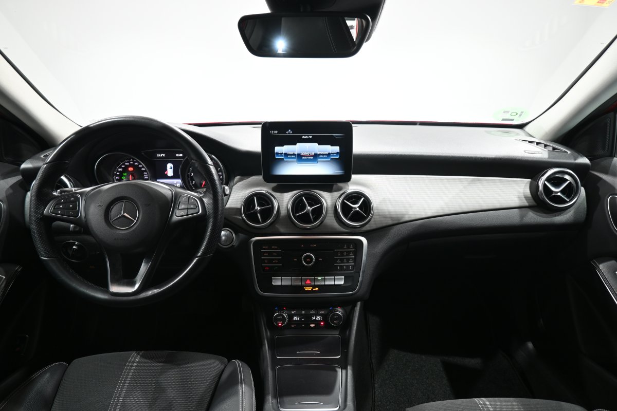 Foto Mercedes-Benz GLA 20