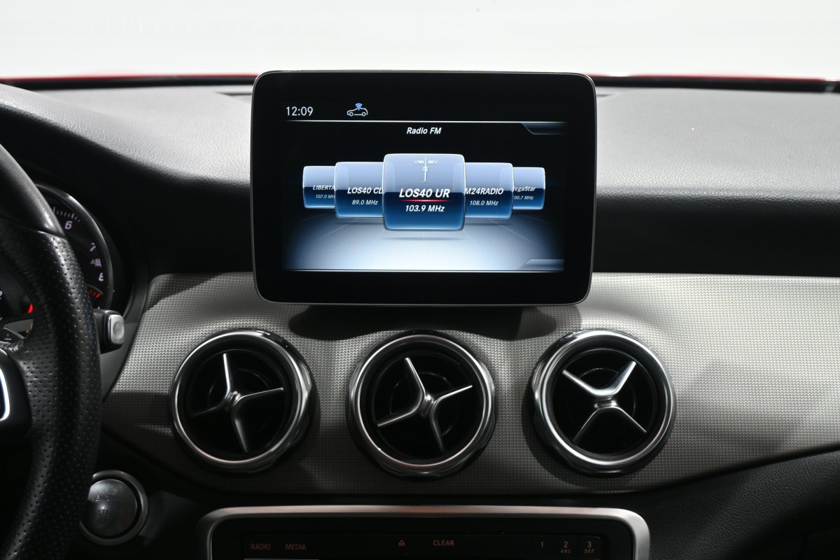 Foto Mercedes-Benz GLA 15