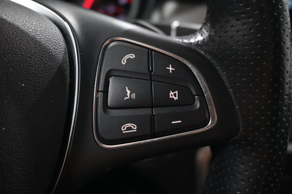 Foto Mercedes-Benz GLA 25