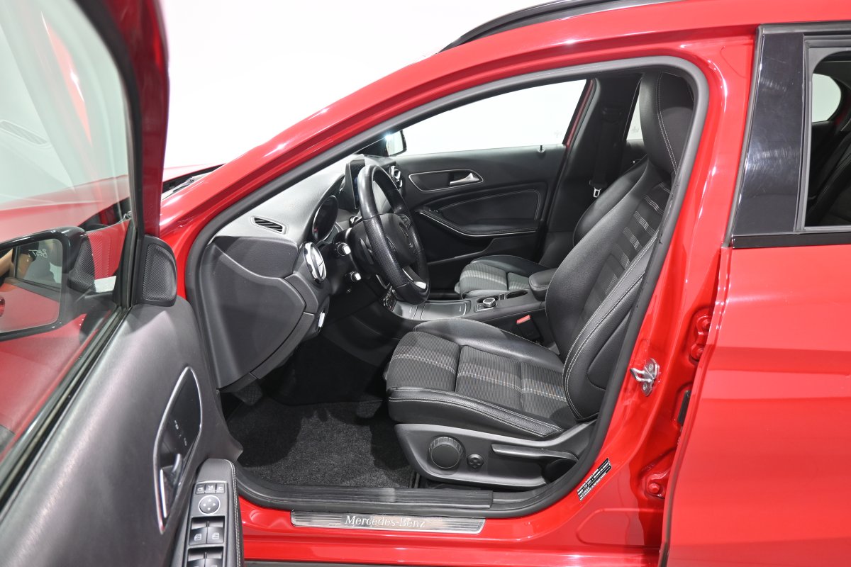 Foto Mercedes-Benz GLA 11