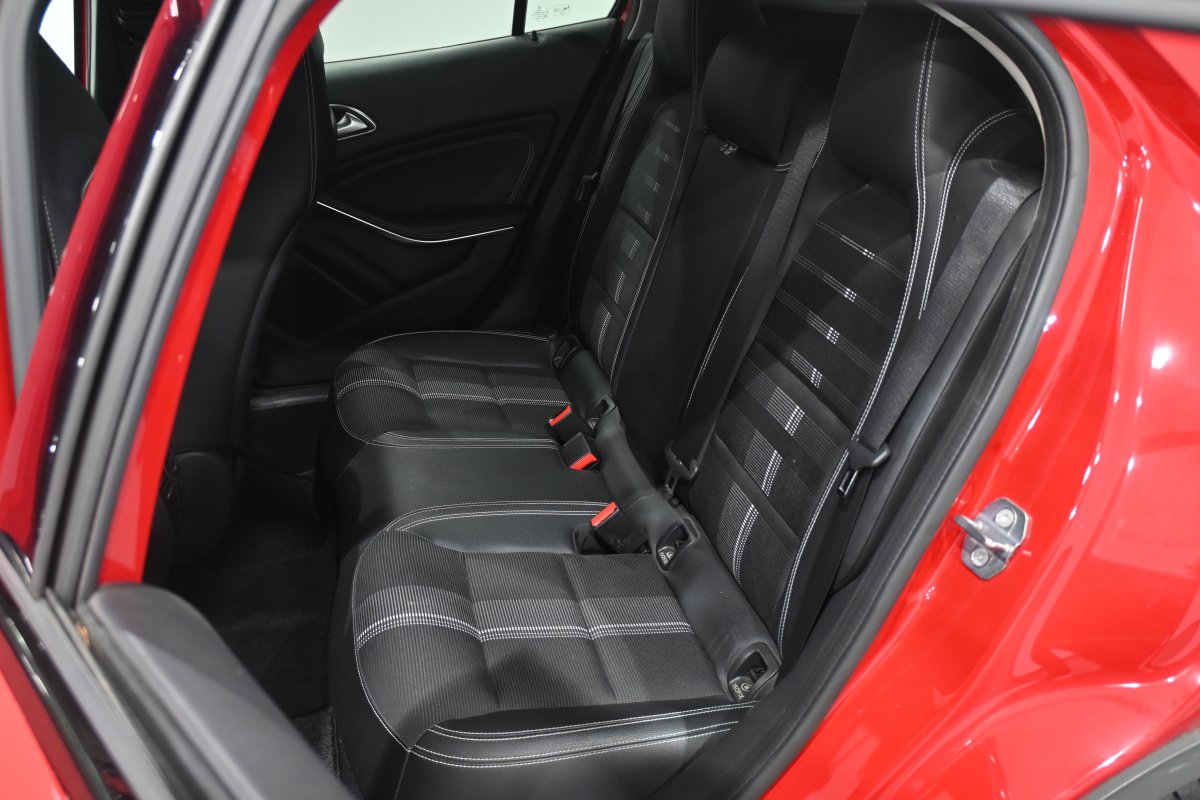 Foto Mercedes-Benz GLA 12