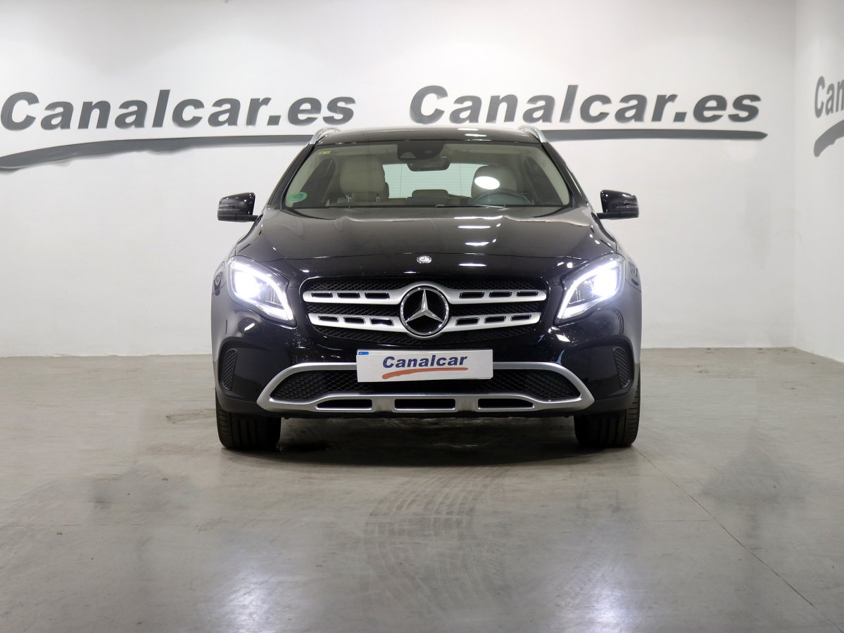 Foto Mercedes-Benz GLA 200 2