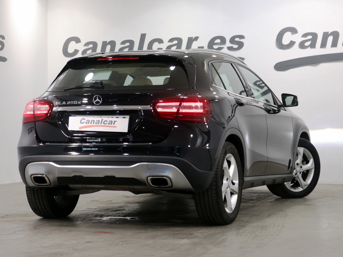 Foto Mercedes-Benz GLA 200 4