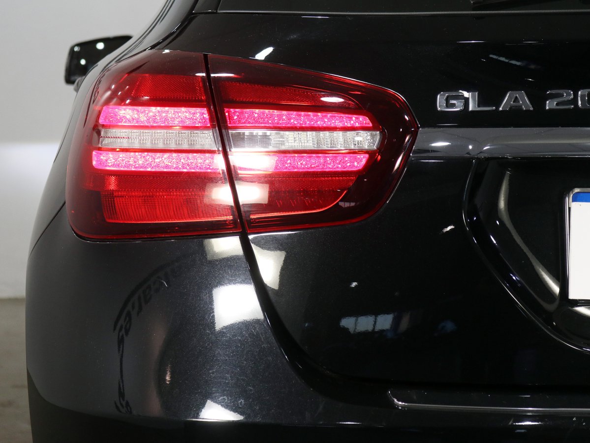 Foto Mercedes-Benz GLA 200 10