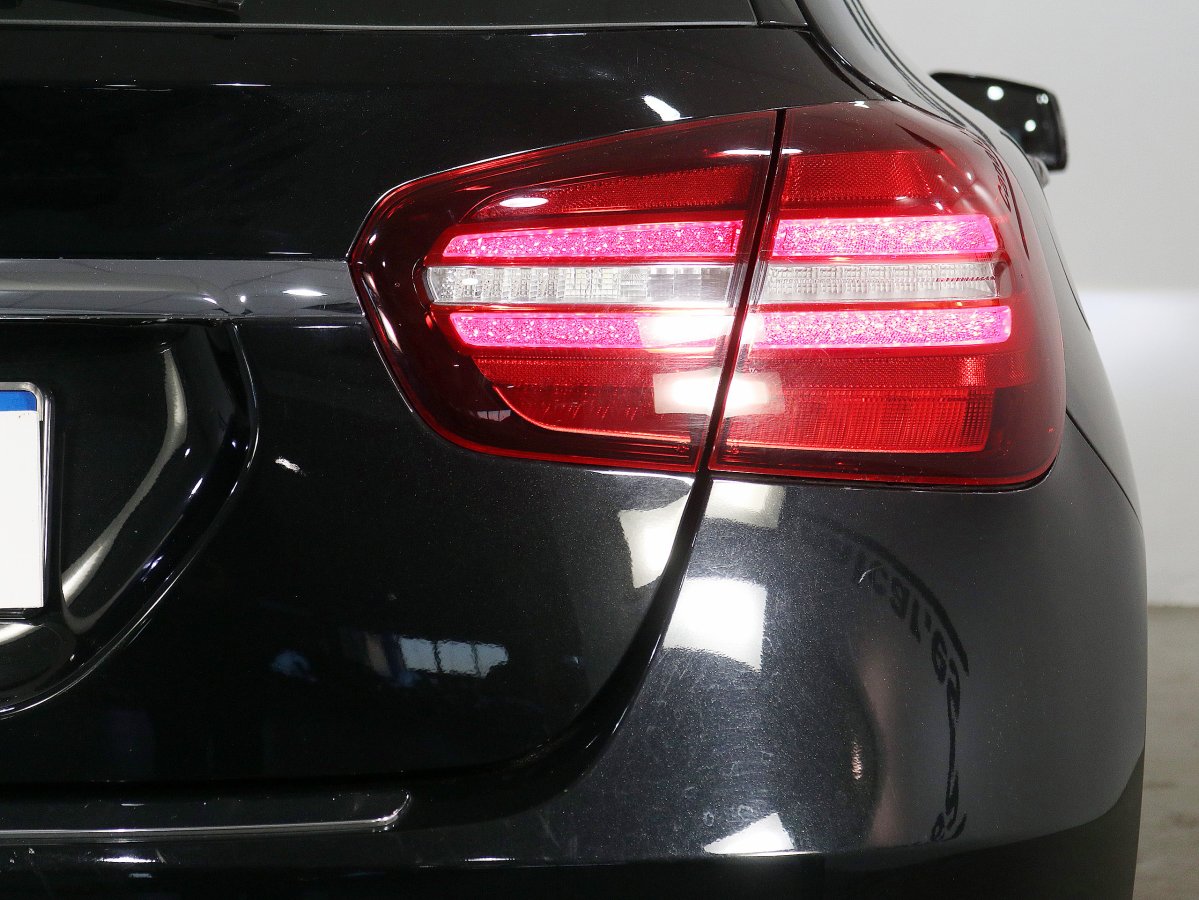 Foto Mercedes-Benz GLA 200 11