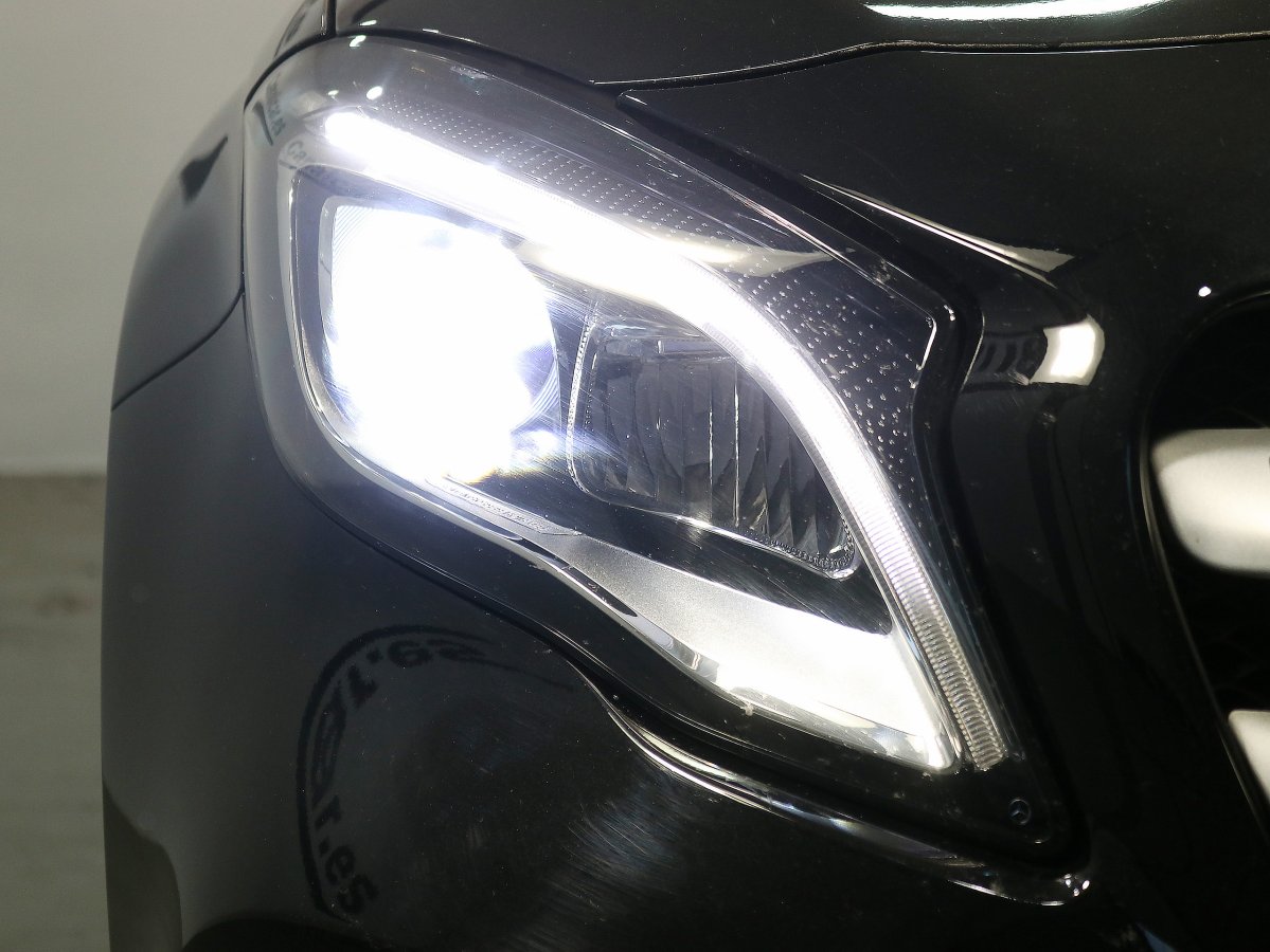 Foto Mercedes-Benz GLA 200 12