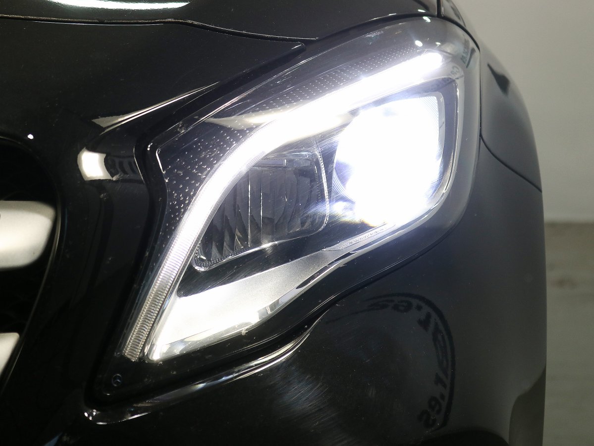 Foto Mercedes-Benz GLA 200 13