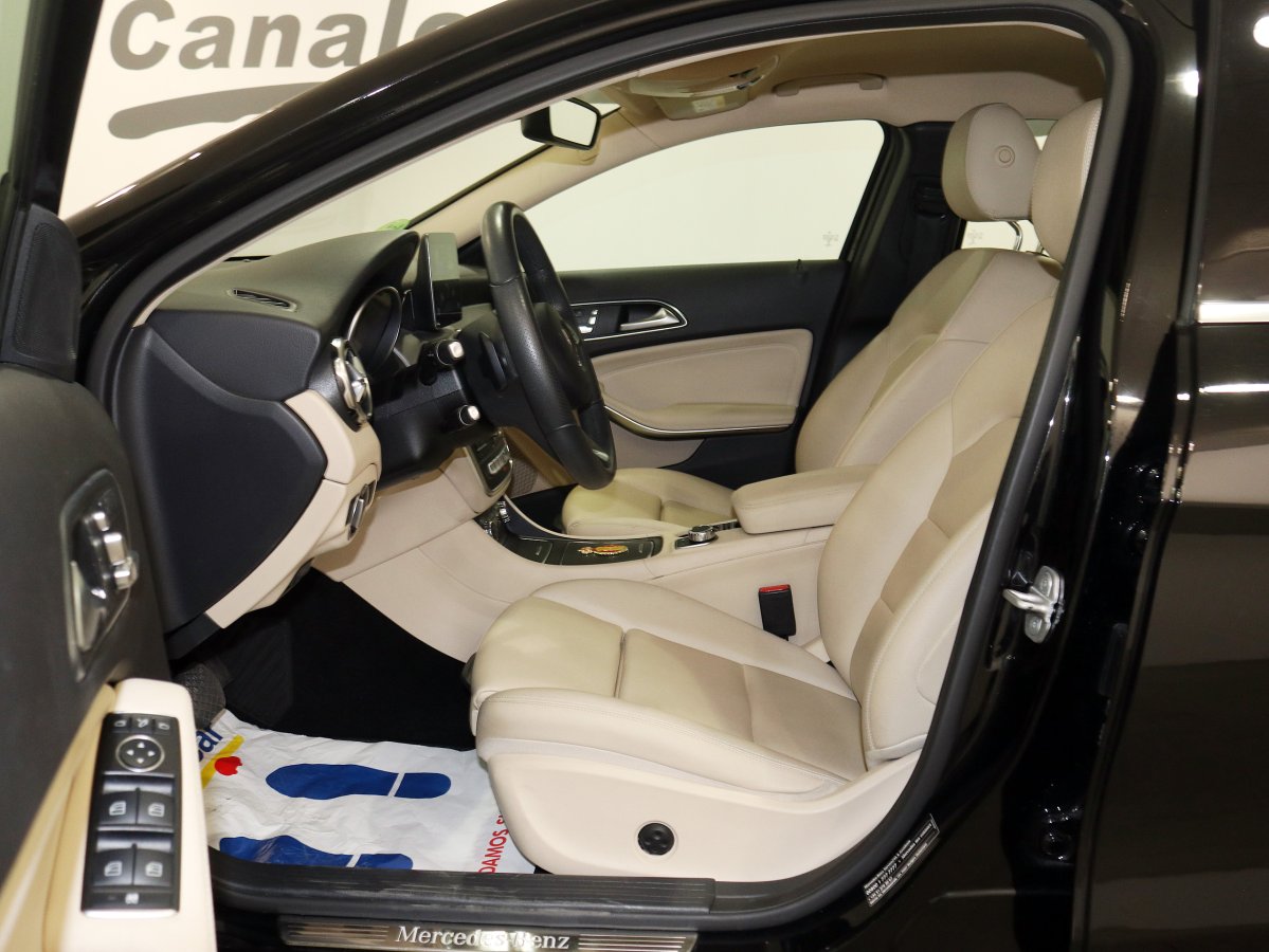 Foto Mercedes-Benz GLA 200 15