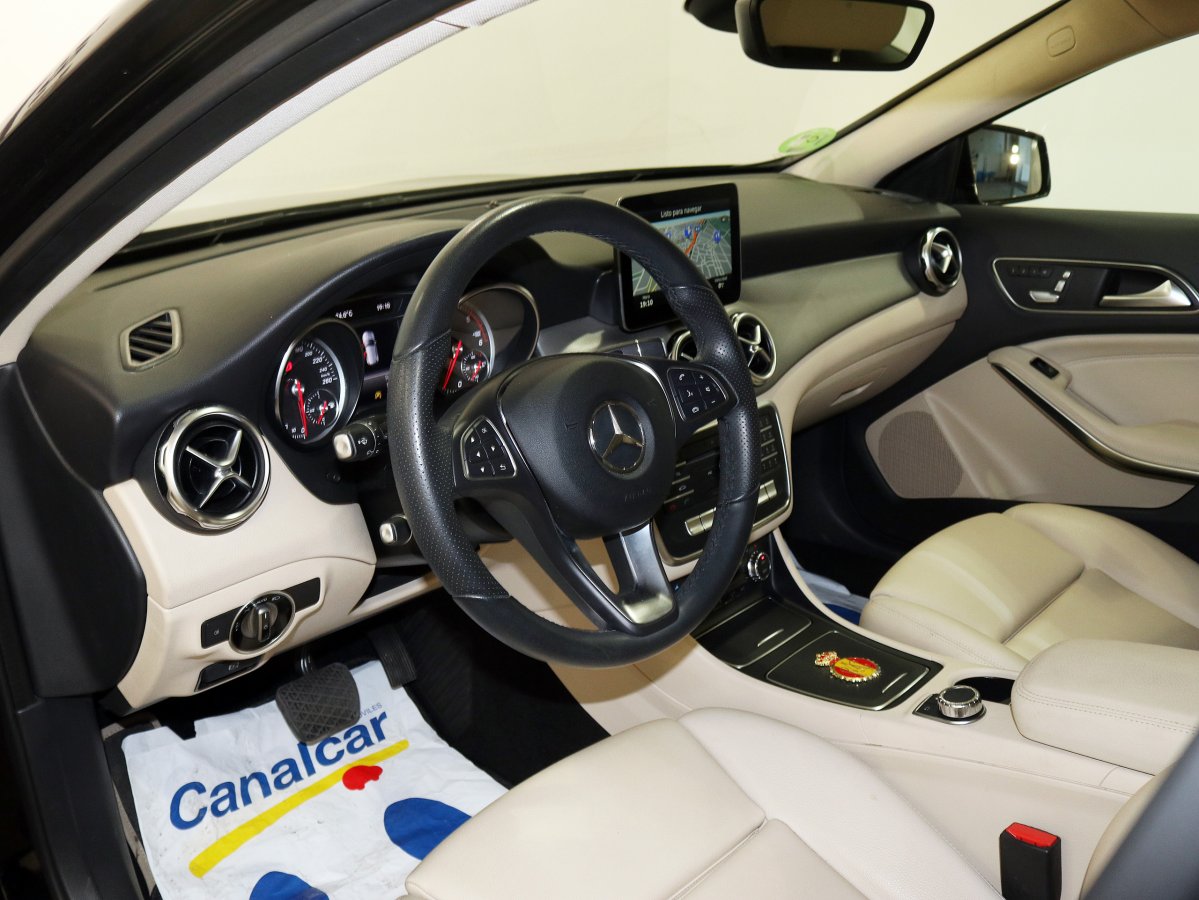 Foto Mercedes-Benz GLA 200 28