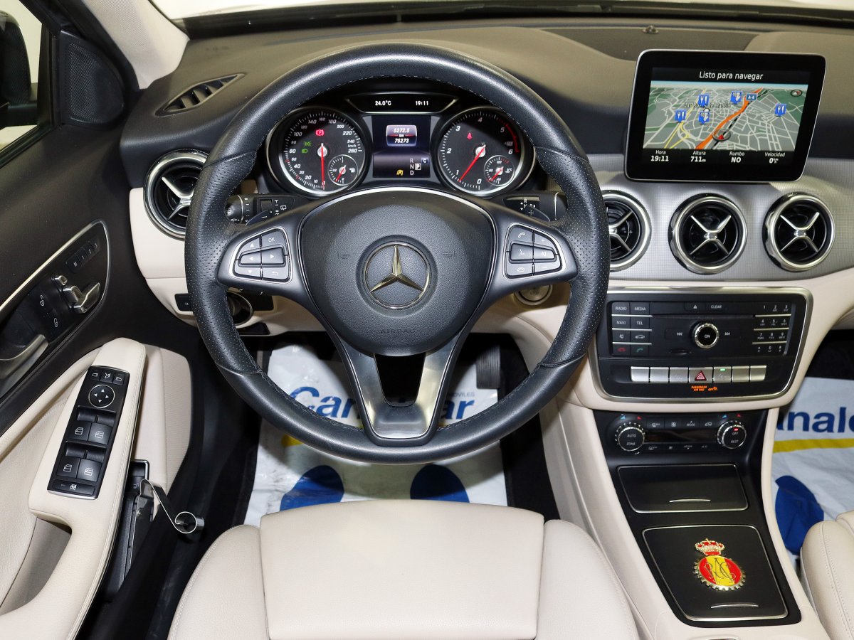 Foto Mercedes-Benz GLA 200 30