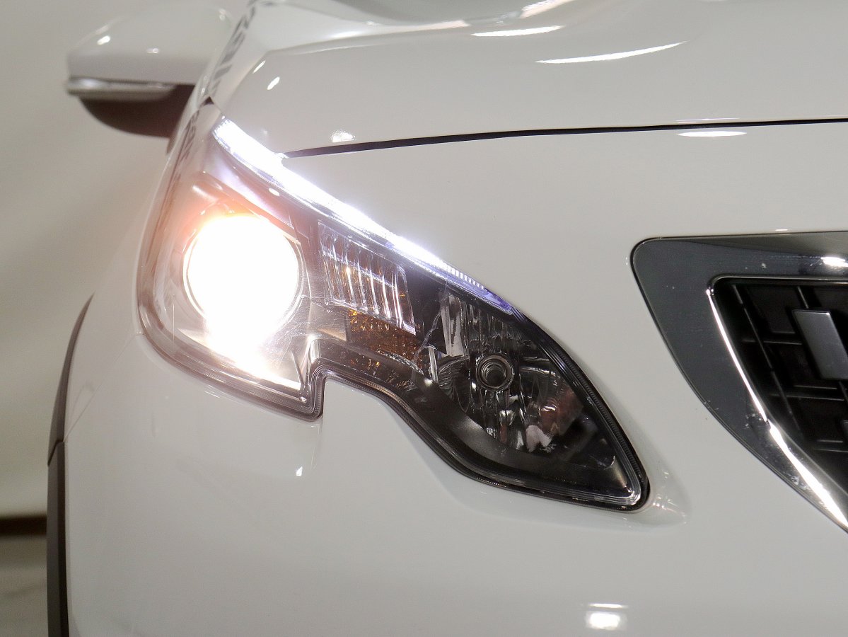 Foto Peugeot 2008 11