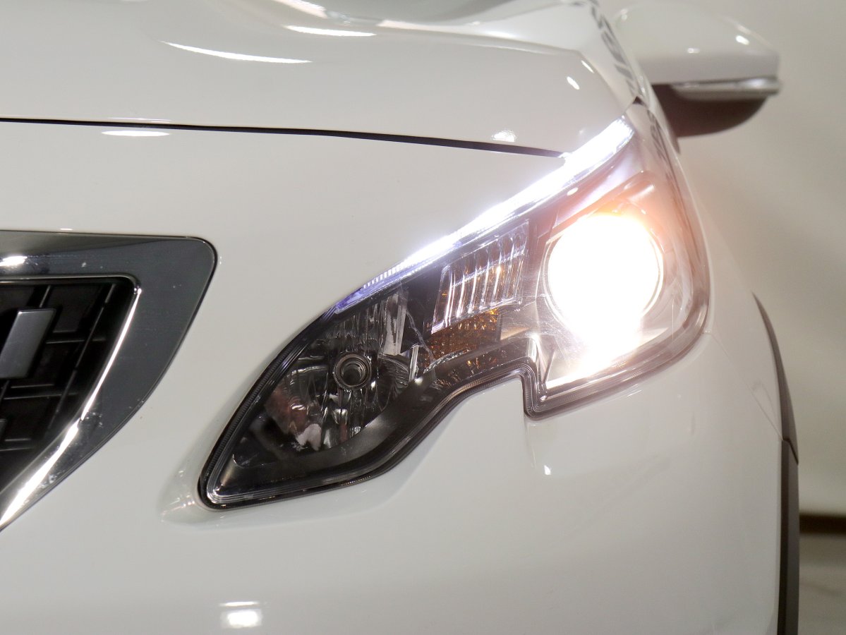 Foto Peugeot 2008 12