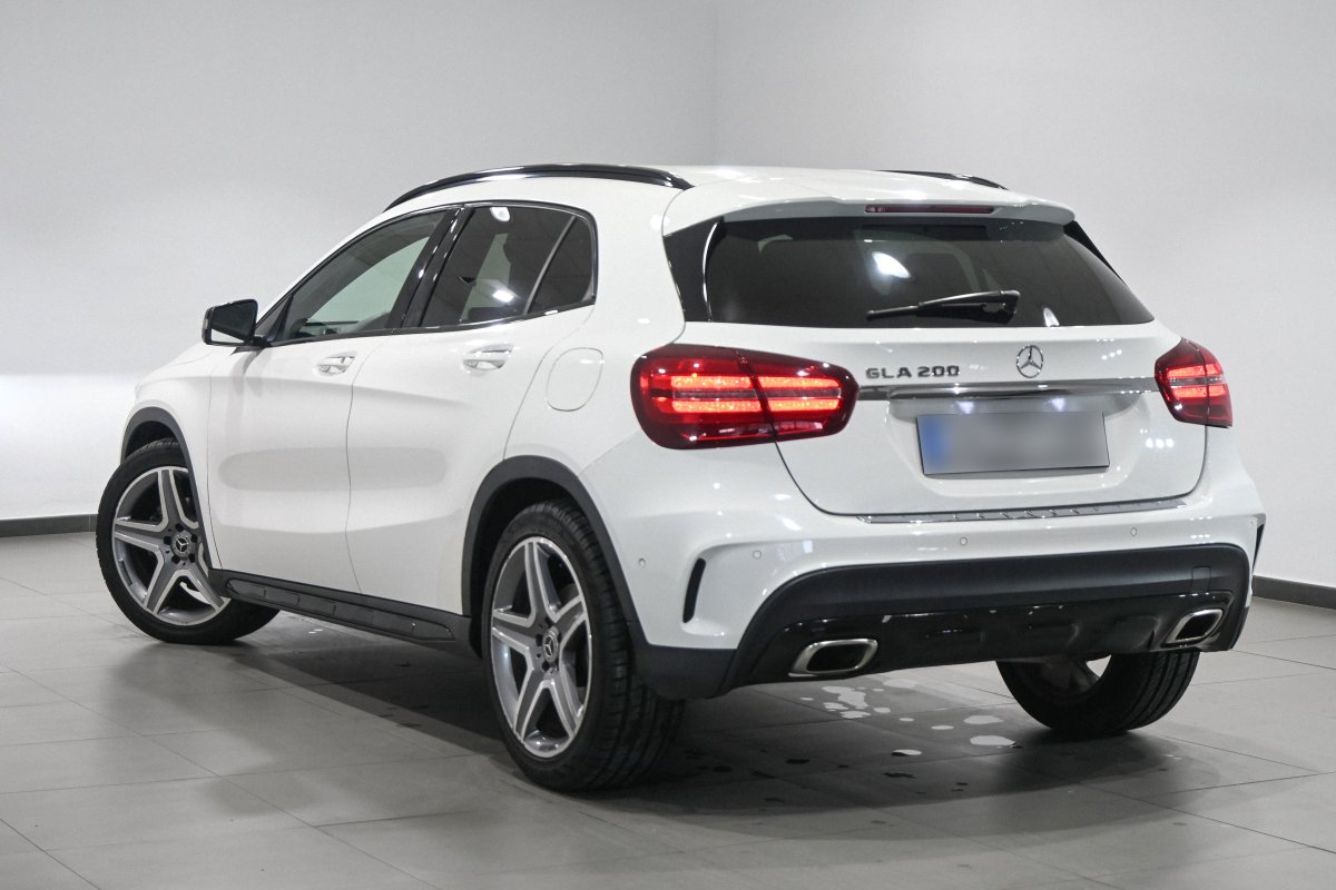 Foto Mercedes-Benz GLA 6