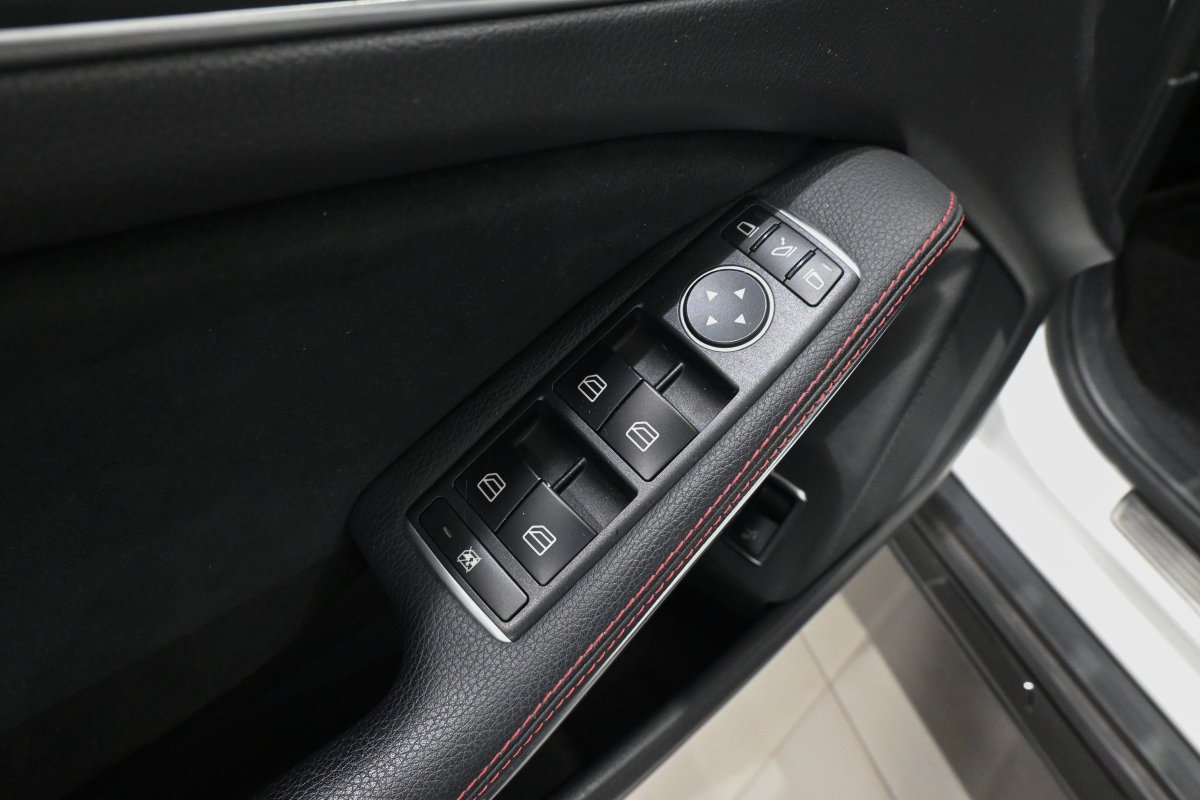 Foto Mercedes-Benz GLA 30