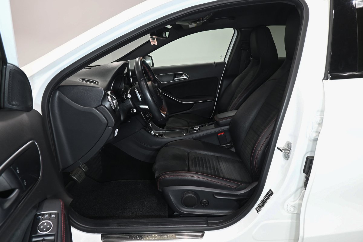 Foto Mercedes-Benz GLA 11
