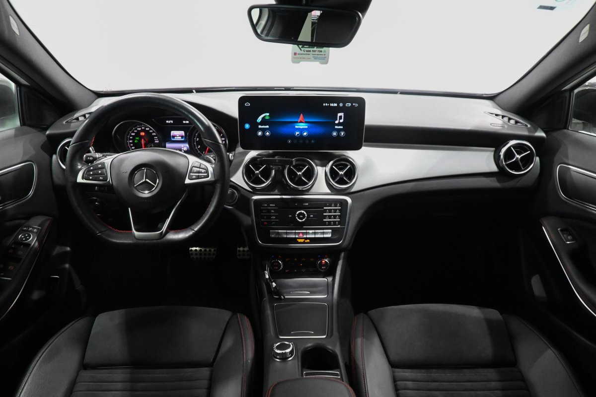 Foto Mercedes-Benz GLA 20