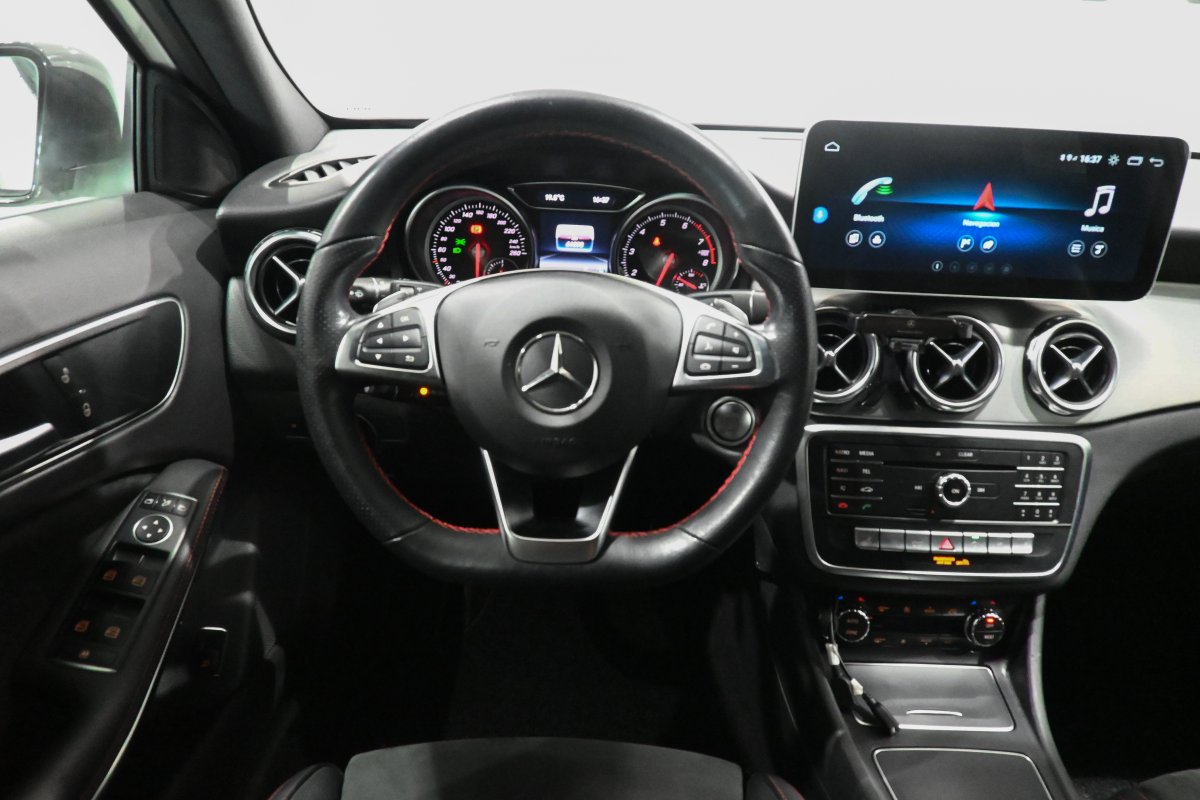 Foto Mercedes-Benz GLA 21