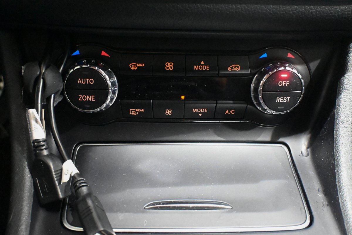 Foto Mercedes-Benz GLA 19