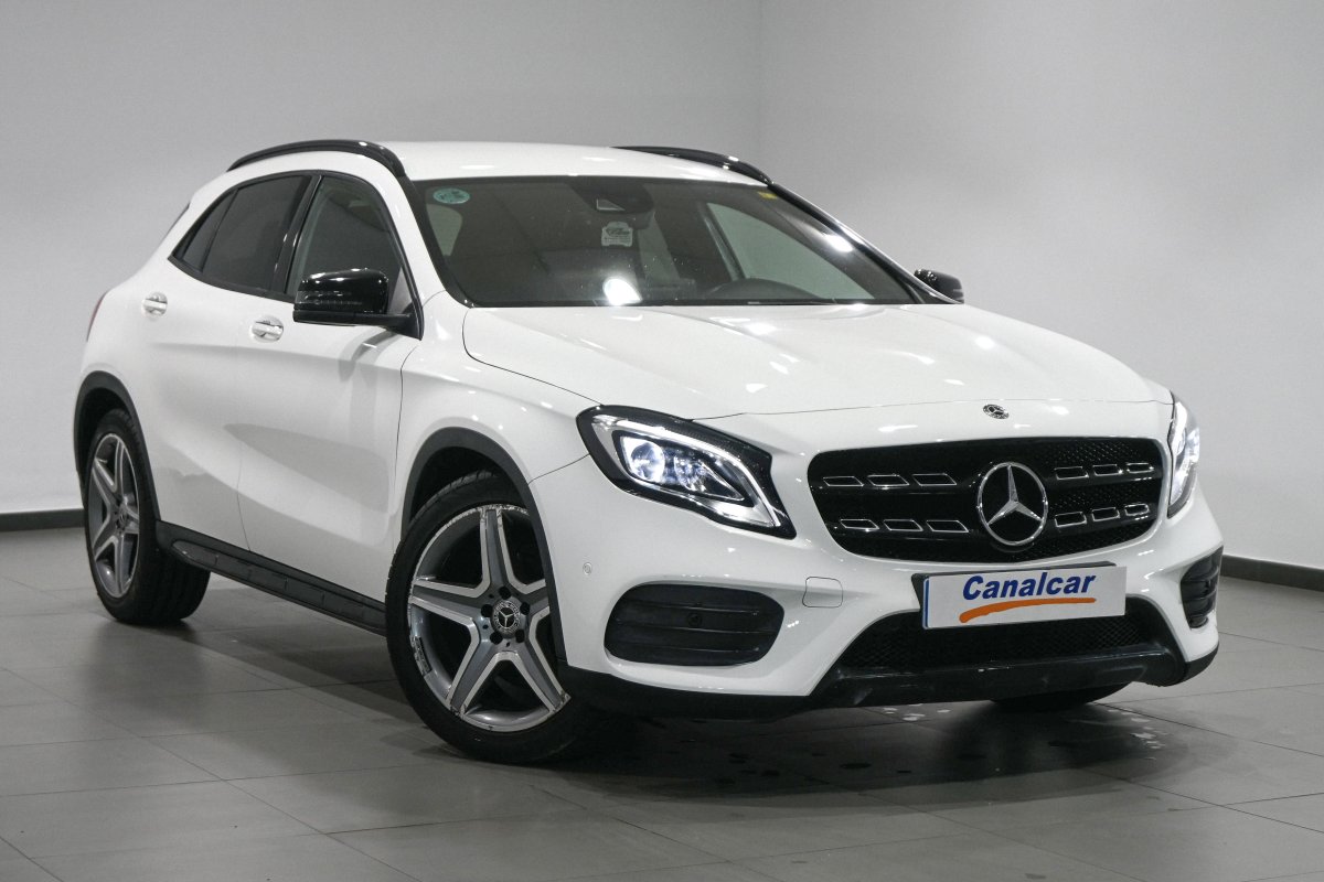 Foto Mercedes-Benz GLA 3